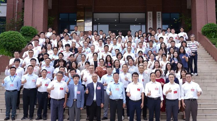beat365手机版官网召开第二届教职工代表大会暨工会会员代表大会第五次会议